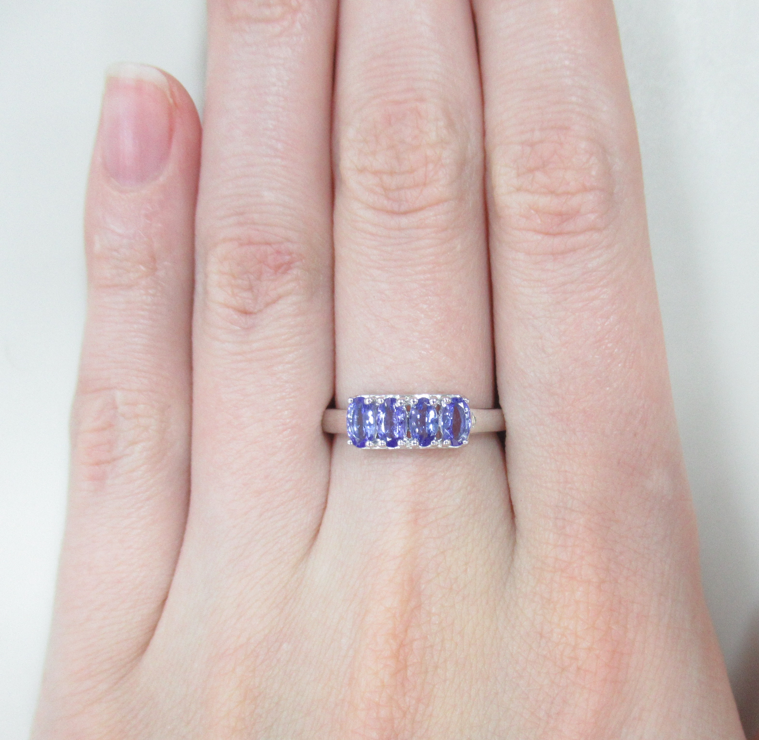 Серебряное кольцо с танзанитами